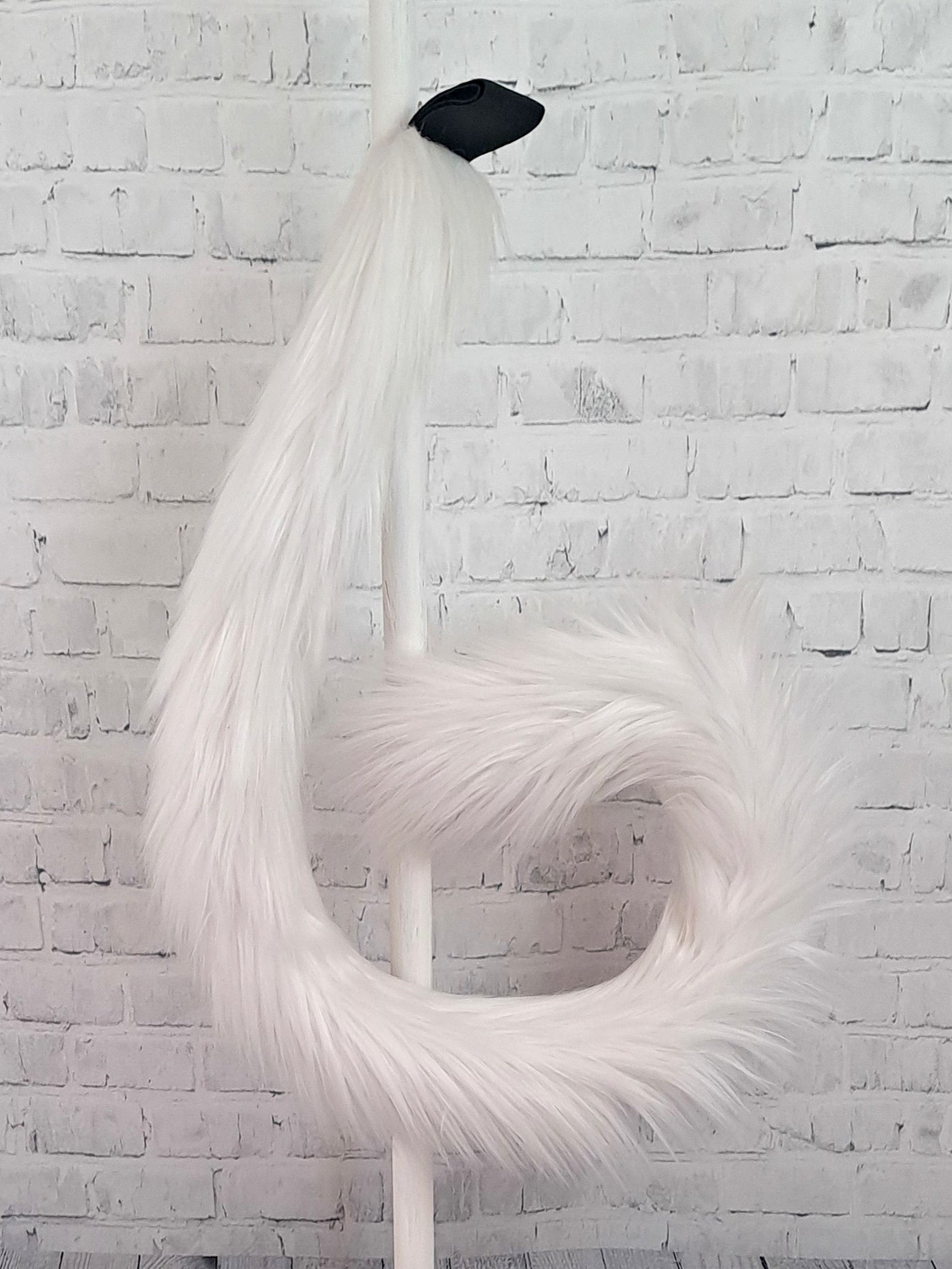 Snowy Cat Tail (posable)