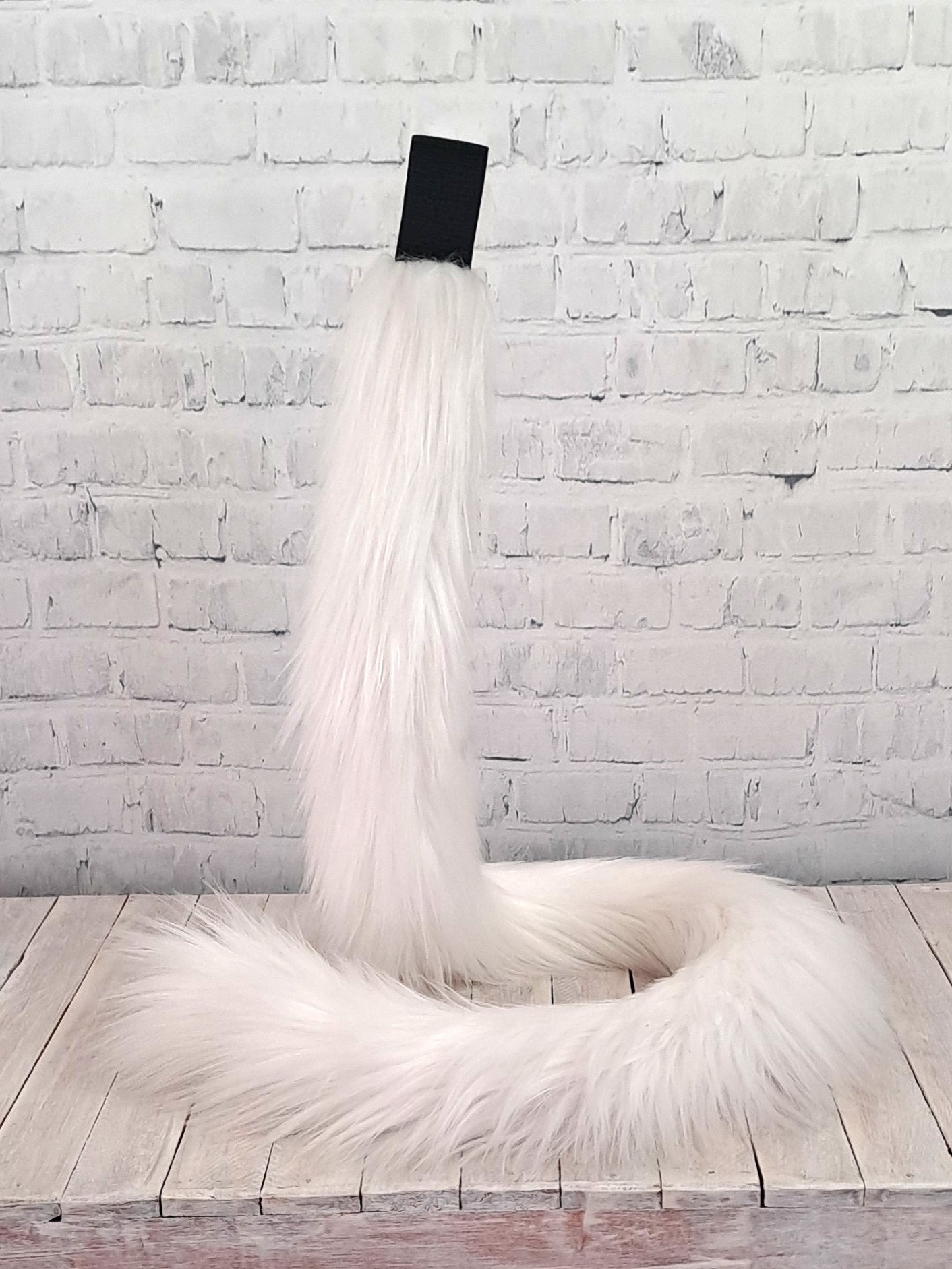 Snowy Cat Tail (posable)